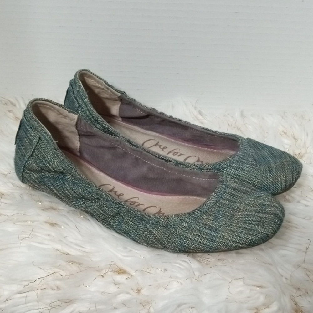 Toms Women's 7.5 turquoise,tan,gold and black  Flats